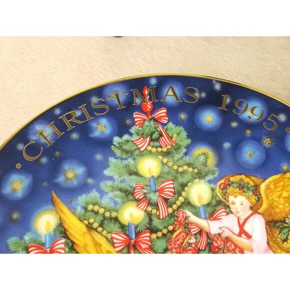 Christmas Plate 1995 Trimming The Tree Peggy Toole Porcelain Trim 22k Gold Vtg - Picture 7 of 12